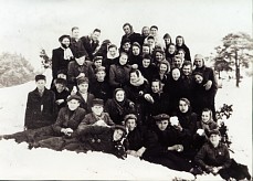 Julian Ochnik z modzie i nauczycielami /1950/