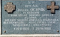 Tablica nagrobna Juliana Ochnika. Cmentarz w Łodzi przy ul. Ogrodowej