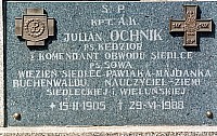 Tablica nagrobna Juliana Ochnika. Cmentarz w odzi przy ul. Ogrodowej
