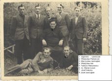 Chór z Szynkielowa z księdzem Marianem Łososiem /ok.1948r./