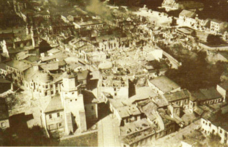 Centrum miasta po zbombardowaniu 1.IX.1939 r. The town centre after bombardment.